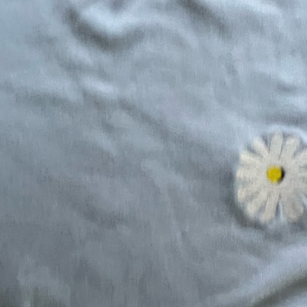 NWT - BP size XL crop top baby blue with a cute white Daisy! - Picture 5 of 5